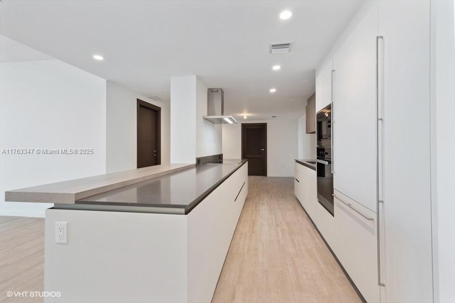 1000 Brickell Plz 4110