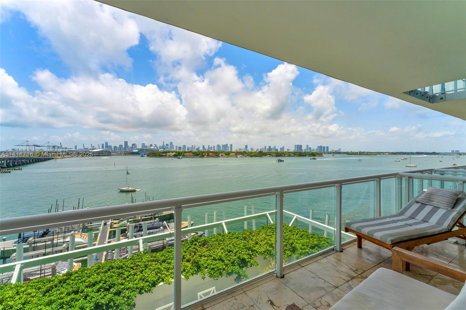 520 West Ave 604, Miami Beach, Miami-Dade County, Florida - 1 Bedrooms  
1 Bathrooms - 