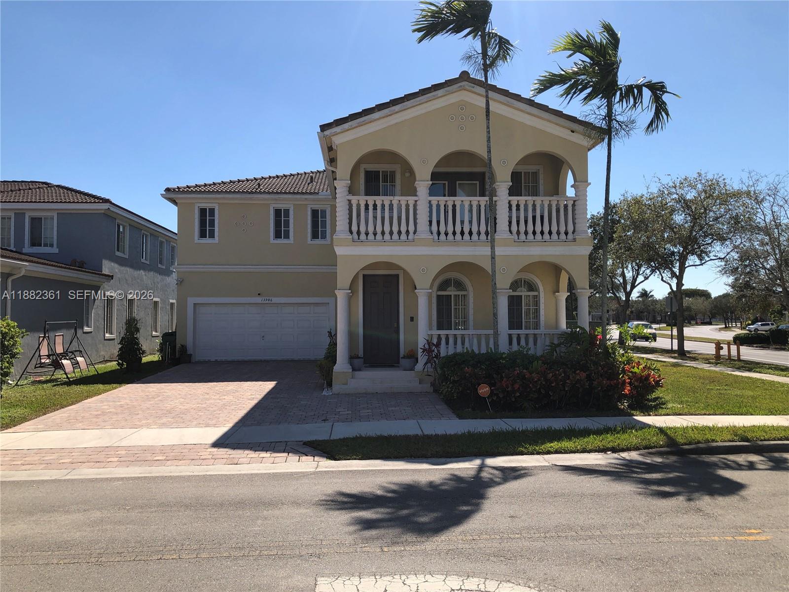 MANDARIN LAKES - Residential