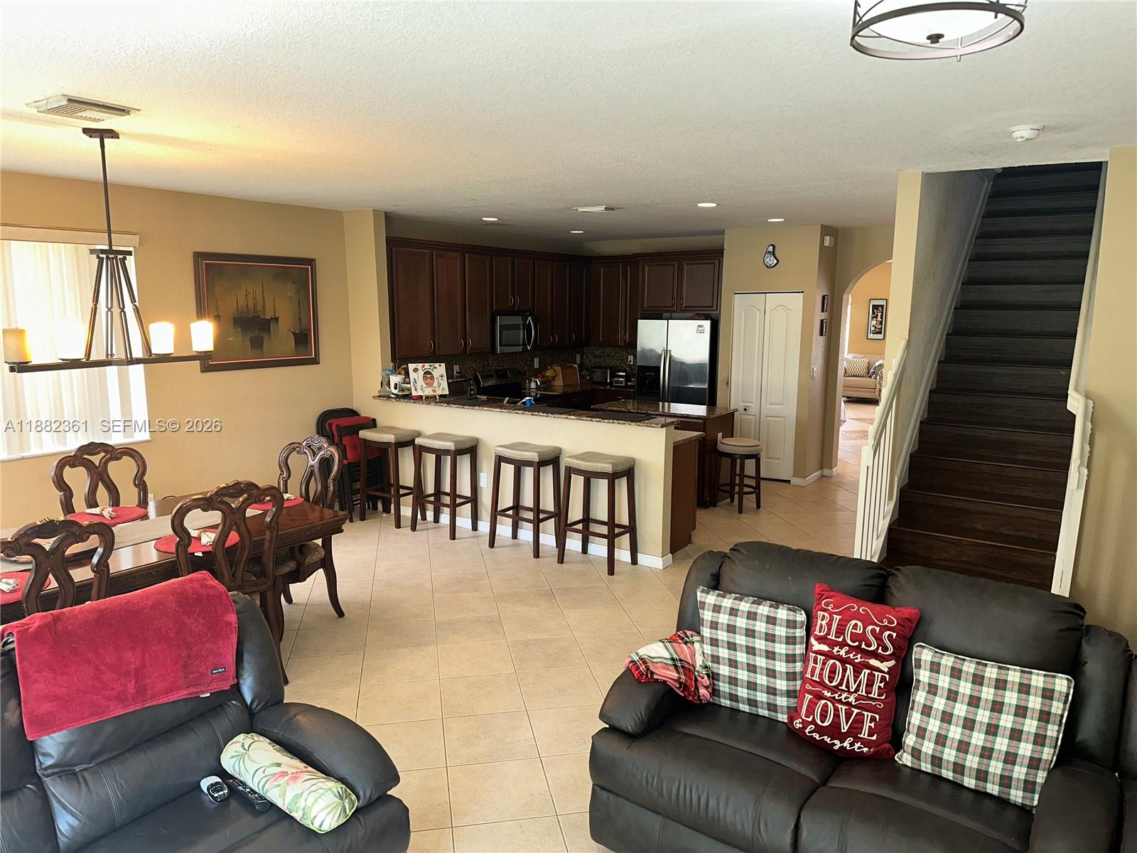 MANDARIN LAKES - Residential