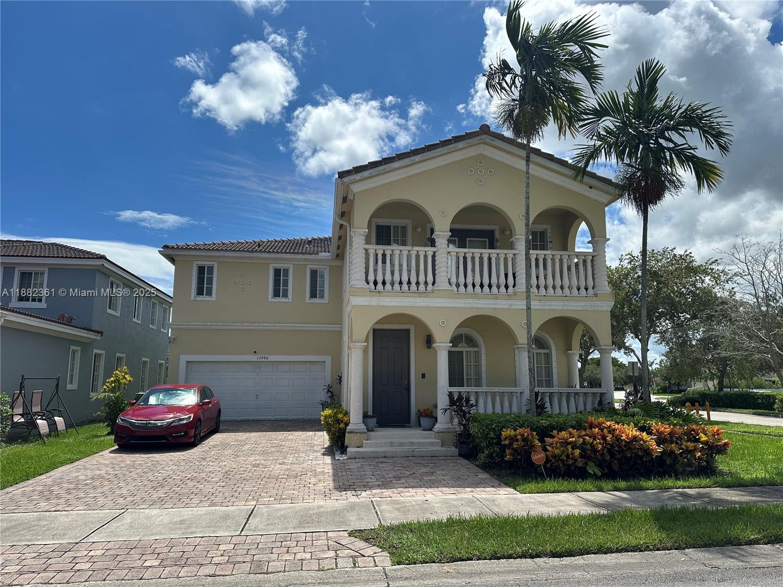MANDARIN LAKES - Residential