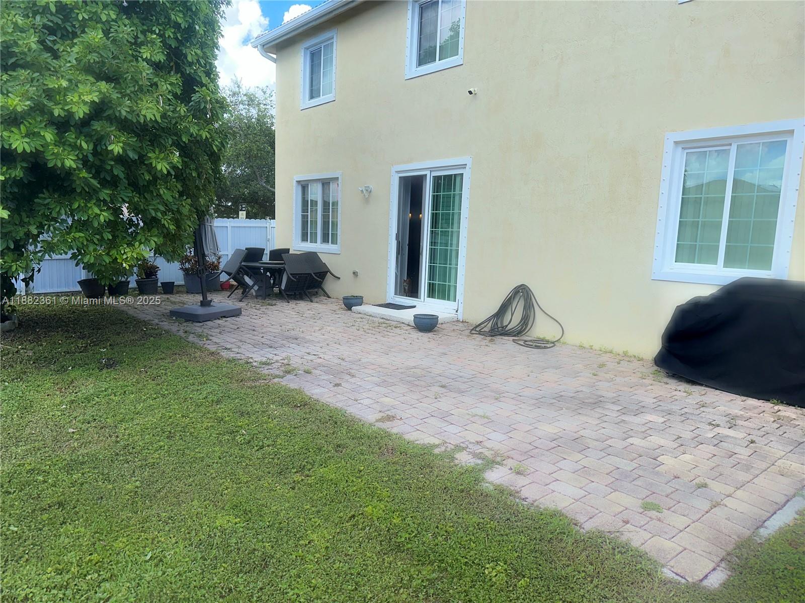 MANDARIN LAKES - Residential