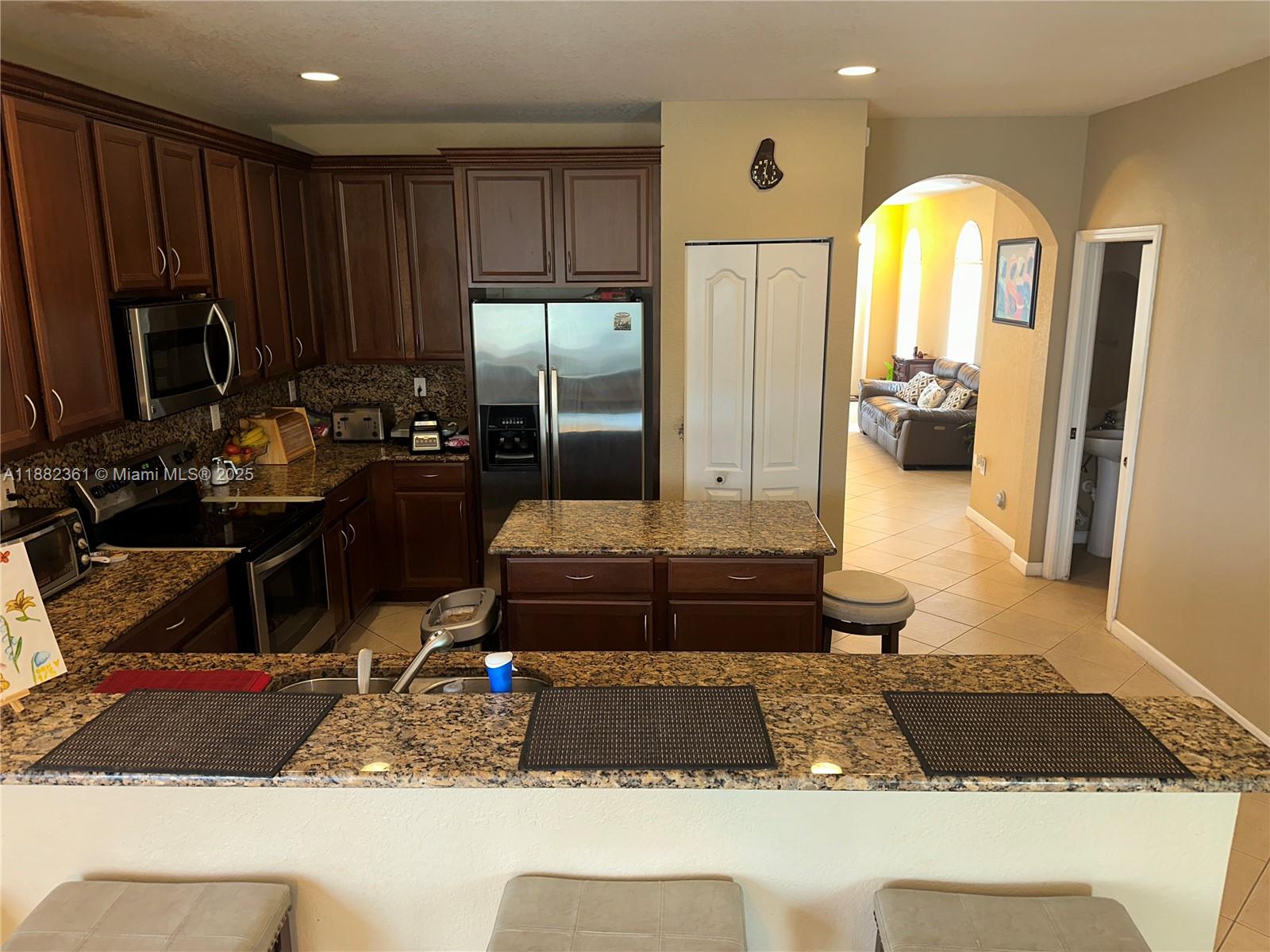 MANDARIN LAKES - Residential