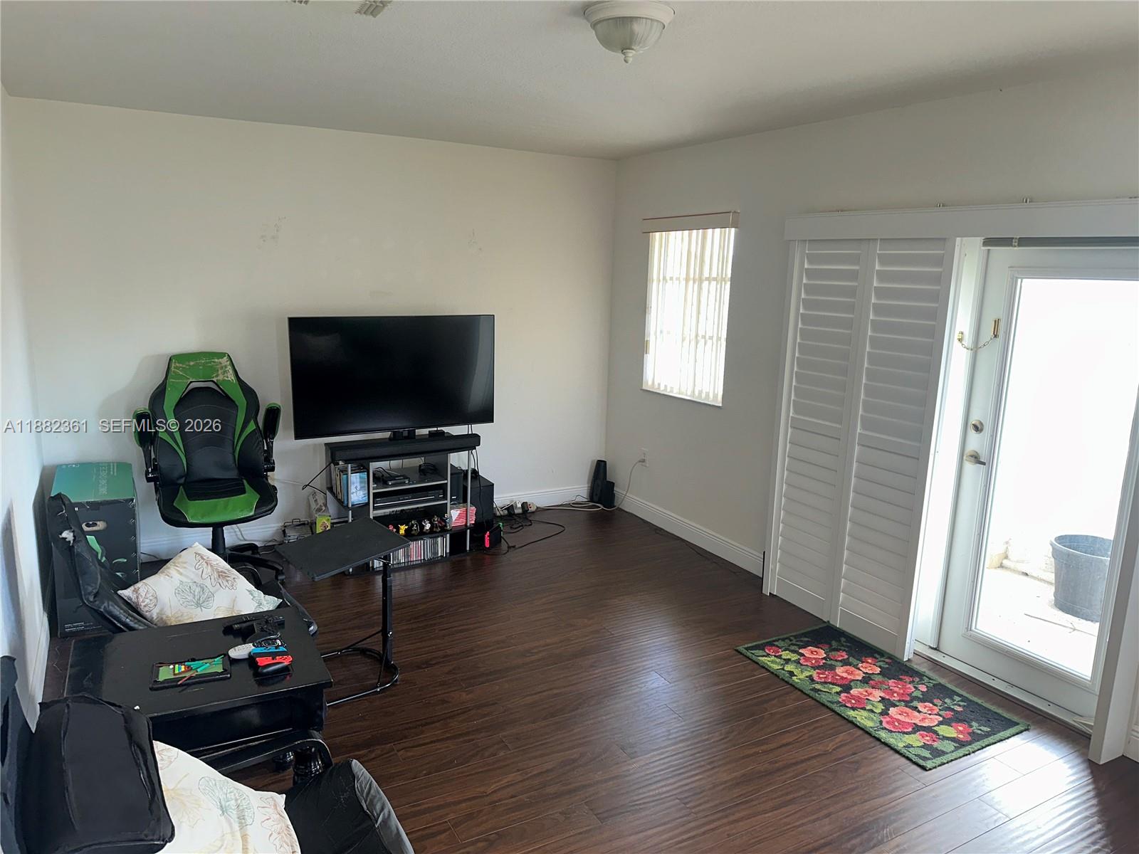 MANDARIN LAKES - Residential