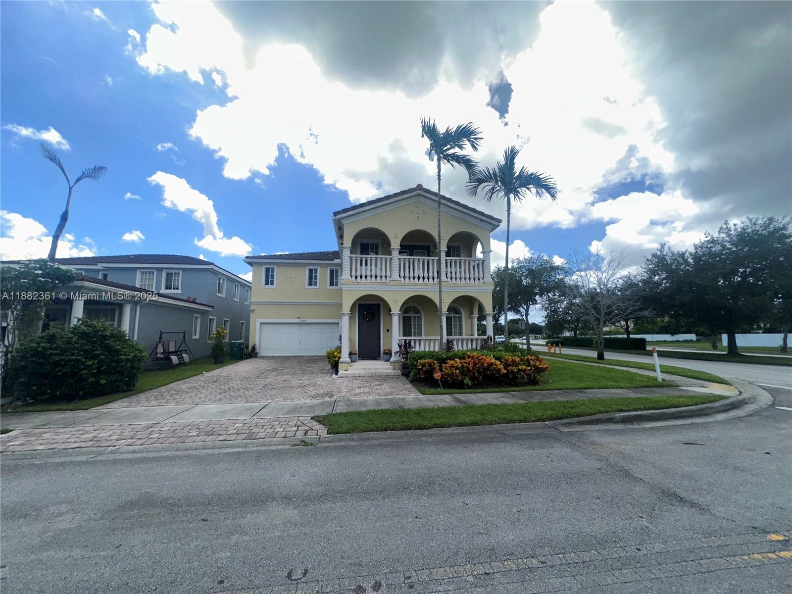 MANDARIN LAKES - Residential