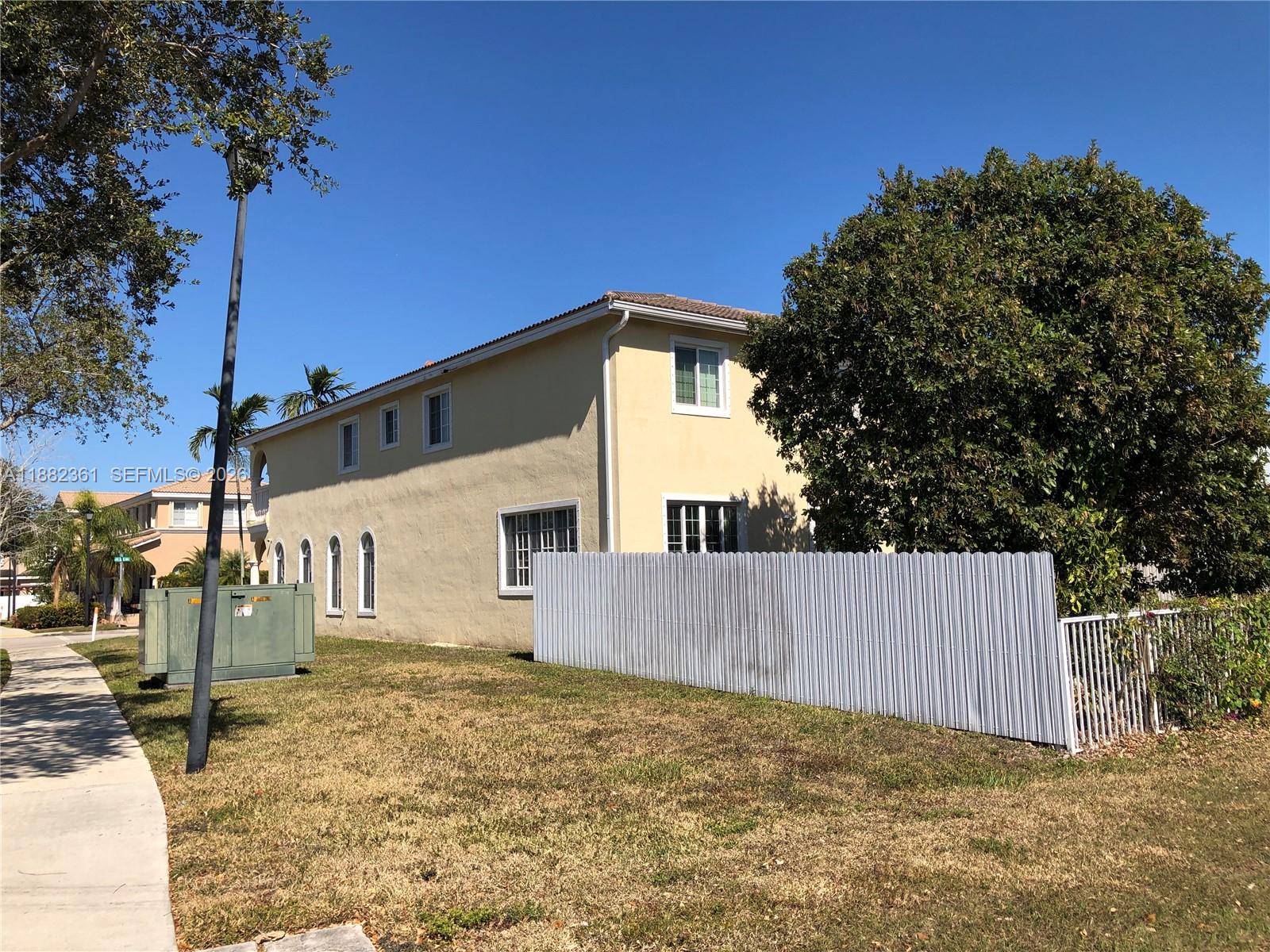 MANDARIN LAKES - Residential