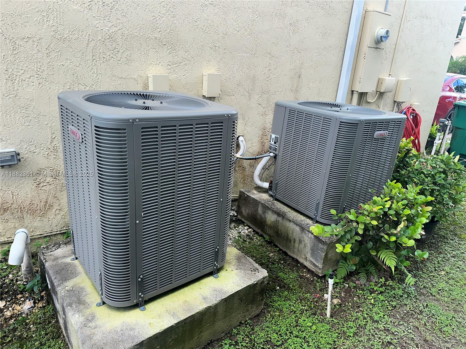 MANDARIN LAKES - Residential