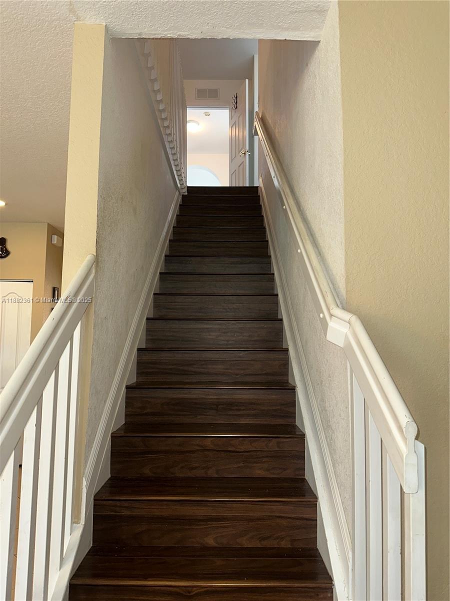 MANDARIN LAKES - Residential