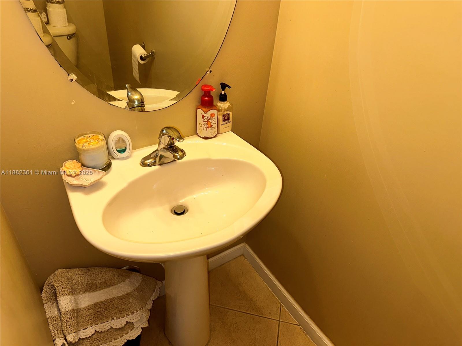 MANDARIN LAKES - Residential