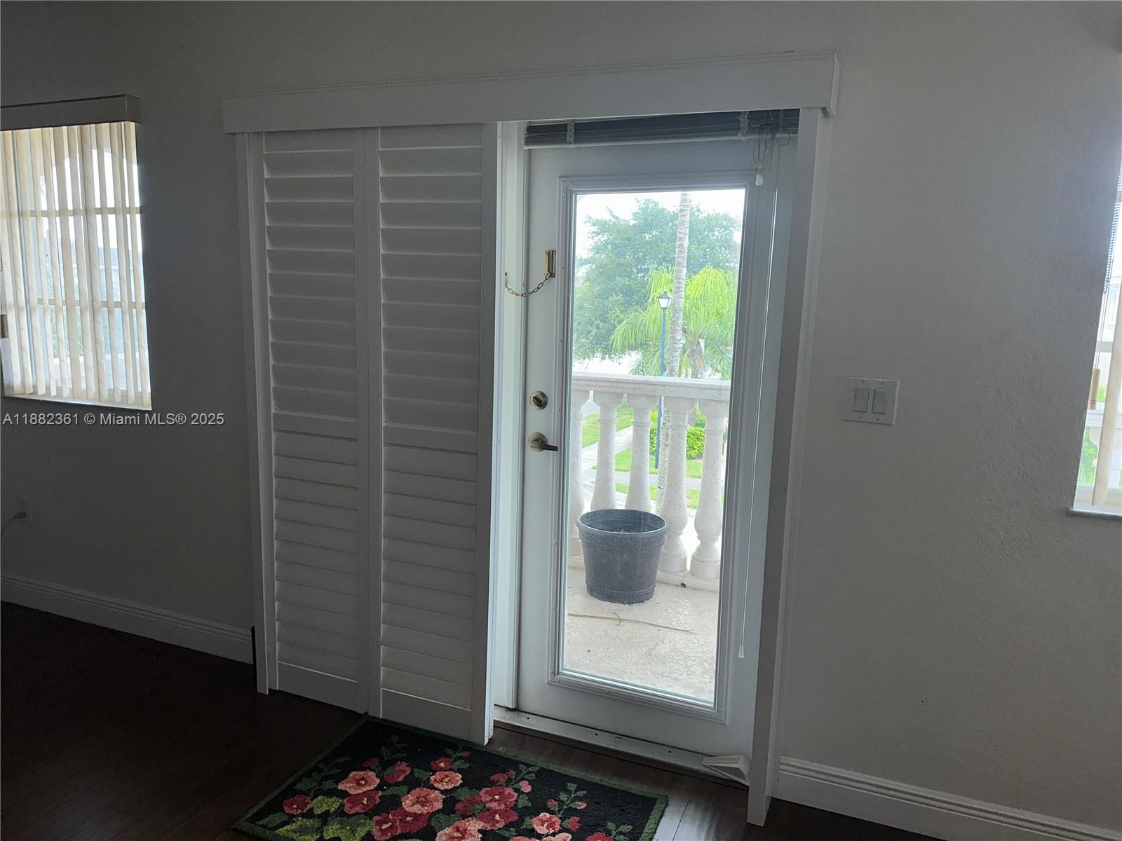 MANDARIN LAKES - Residential