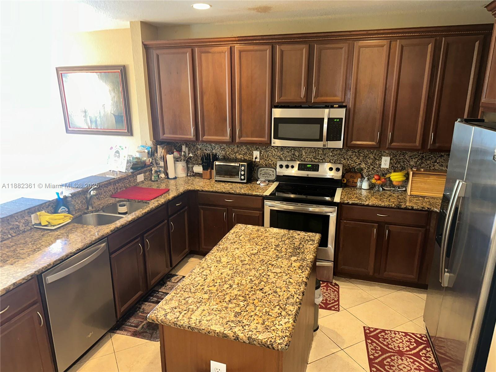 MANDARIN LAKES - Residential