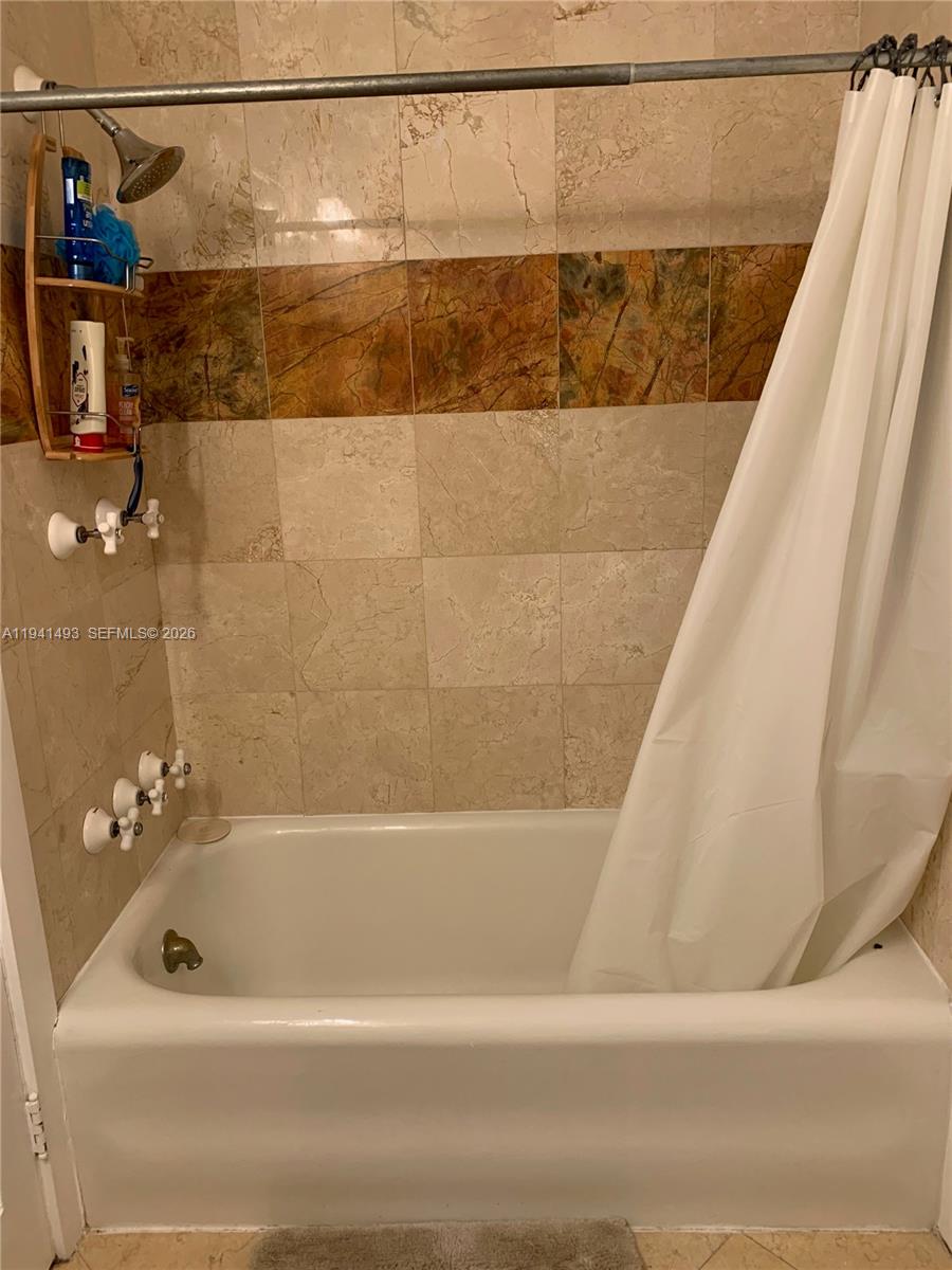 SALIDOR COURT - Residential