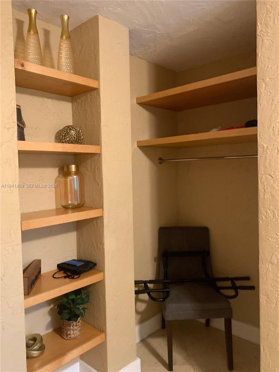 SALIDOR COURT - Residential