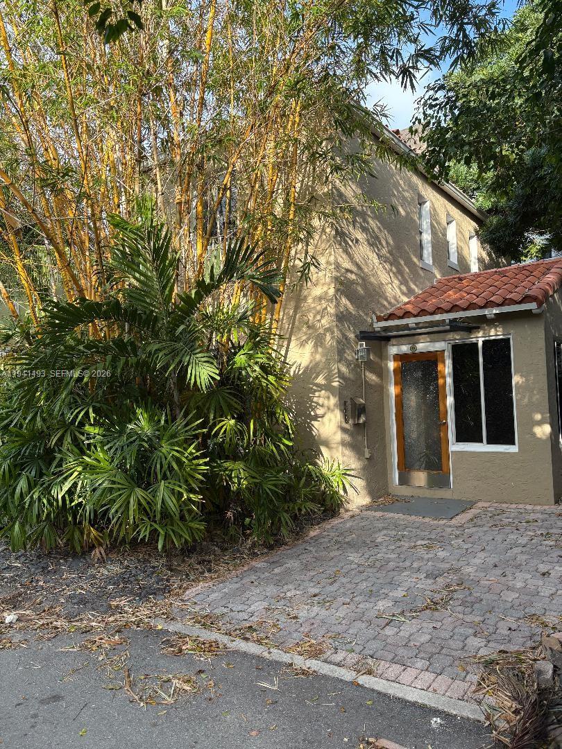 SALIDOR COURT - Residential