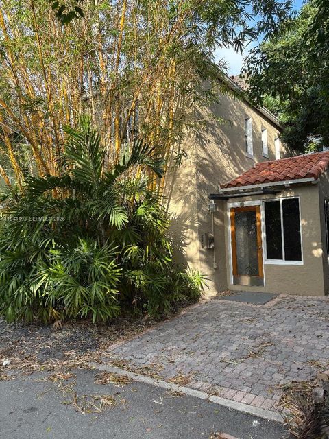 329 W 28th St Miami Beach FL 33140