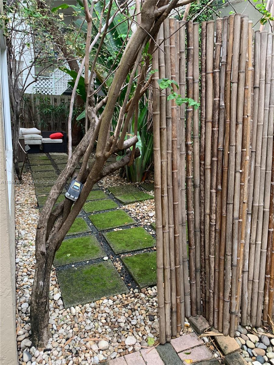 SALIDOR COURT - Residential