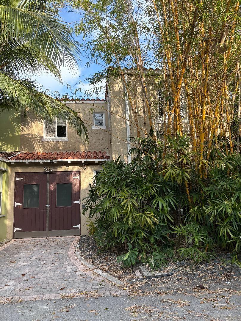 SALIDOR COURT - Residential