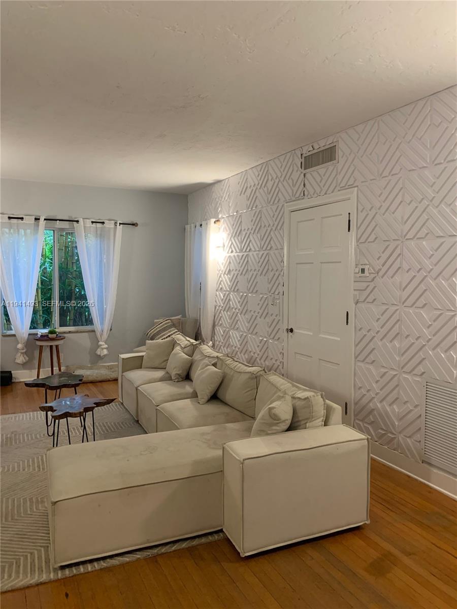 SALIDOR COURT - Residential