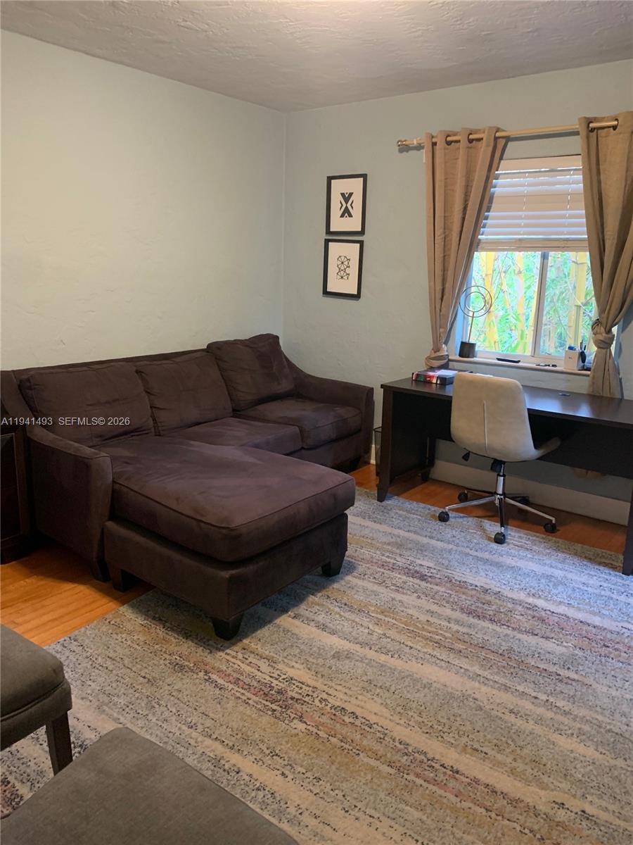 SALIDOR COURT - Residential