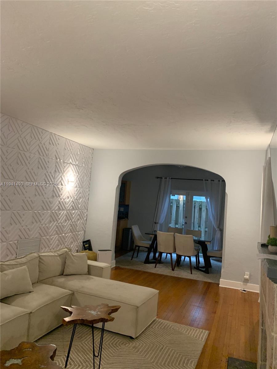 SALIDOR COURT - Residential