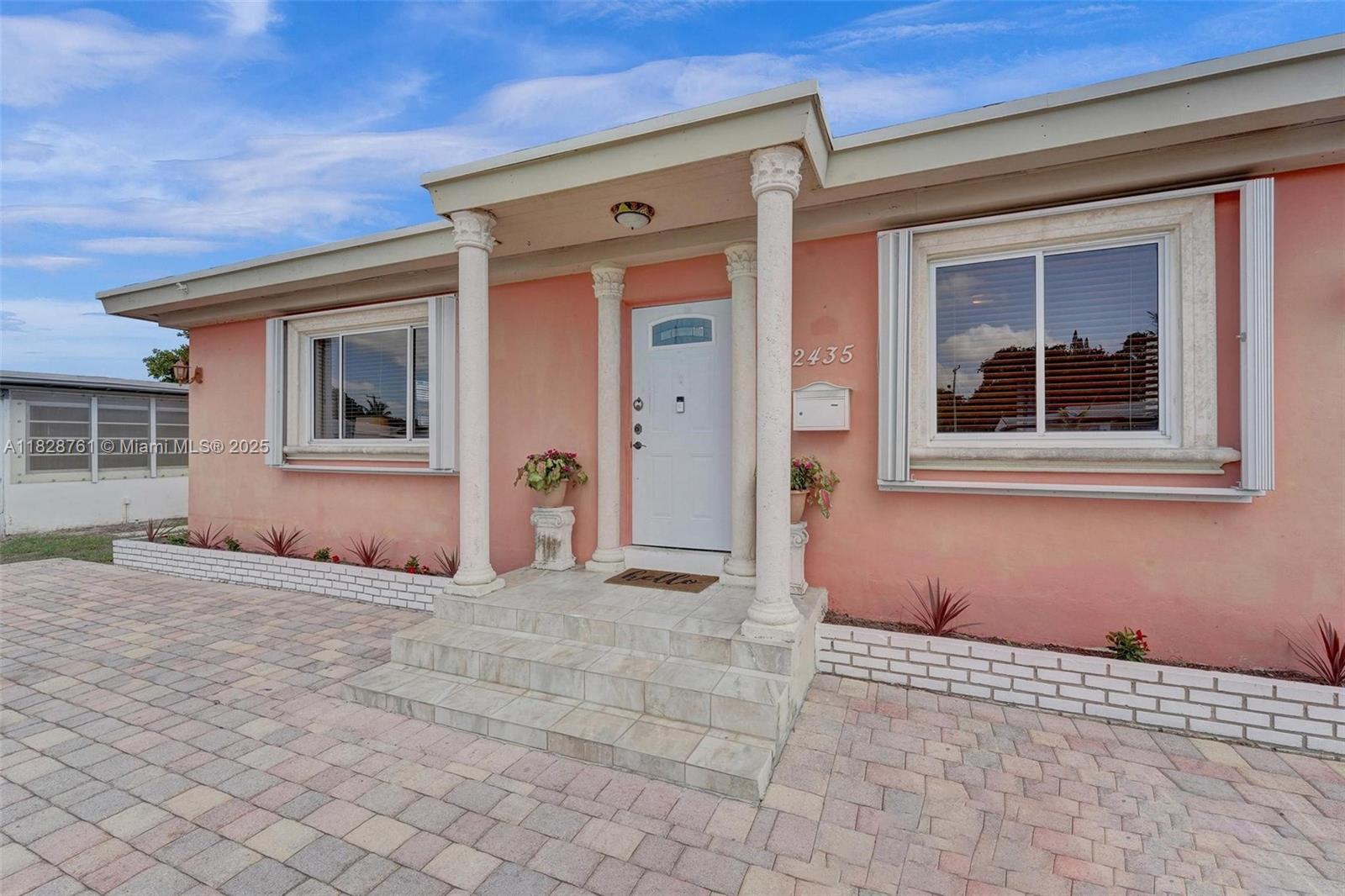 HOLLYWOOD PARK - Residential