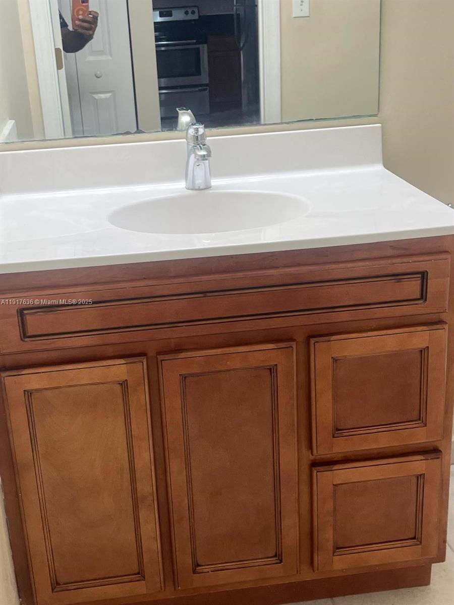 HOLLYWOOD STATION RES CON - Residential Lease