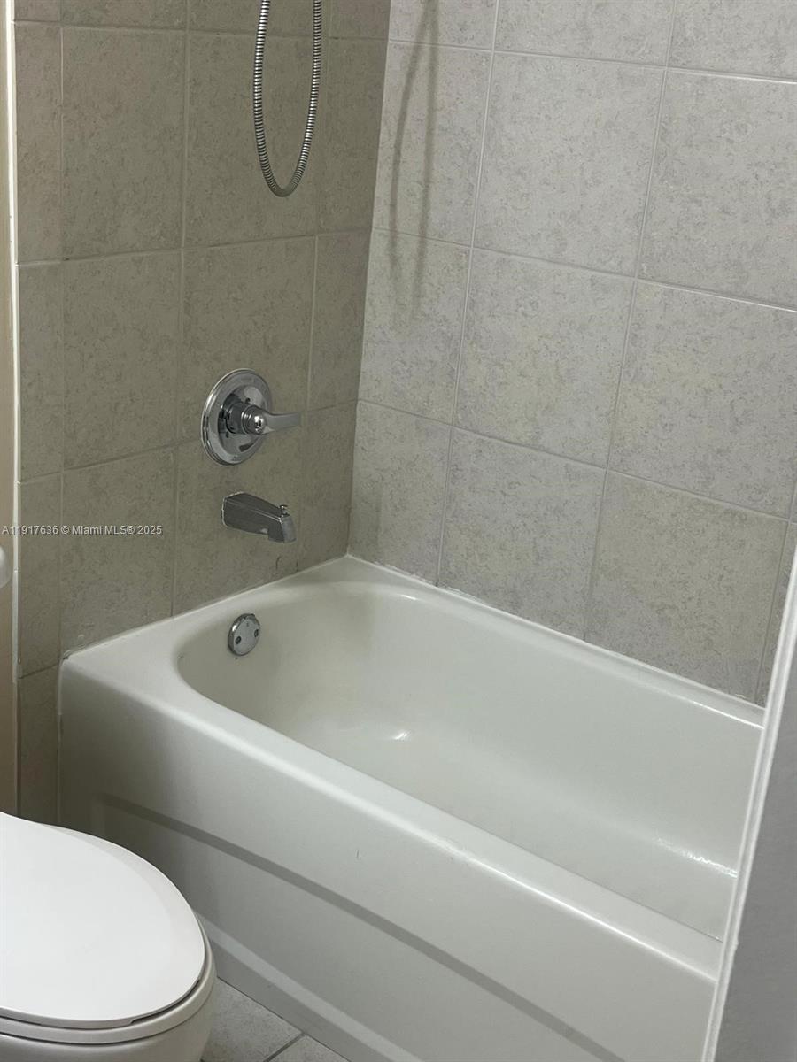 HOLLYWOOD STATION RES CON - Residential Lease