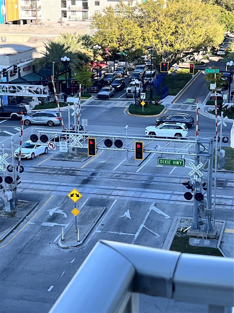 HOLLYWOOD STATION RES CON - Residential Lease