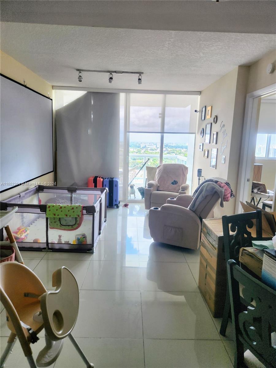 TERRAZAS RIVERPARK VILLAG - Residential