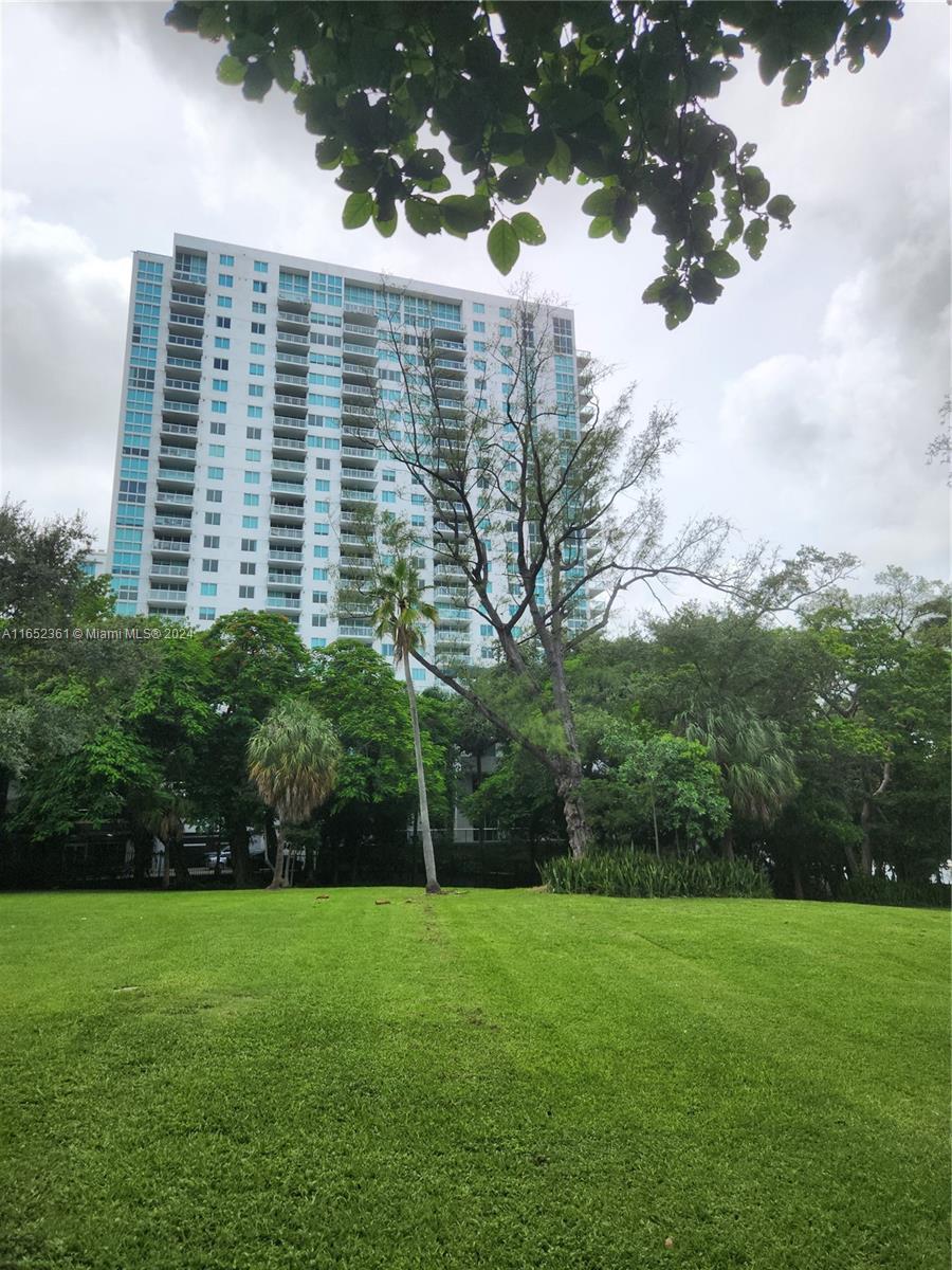 TERRAZAS RIVERPARK VILLAG - Residential