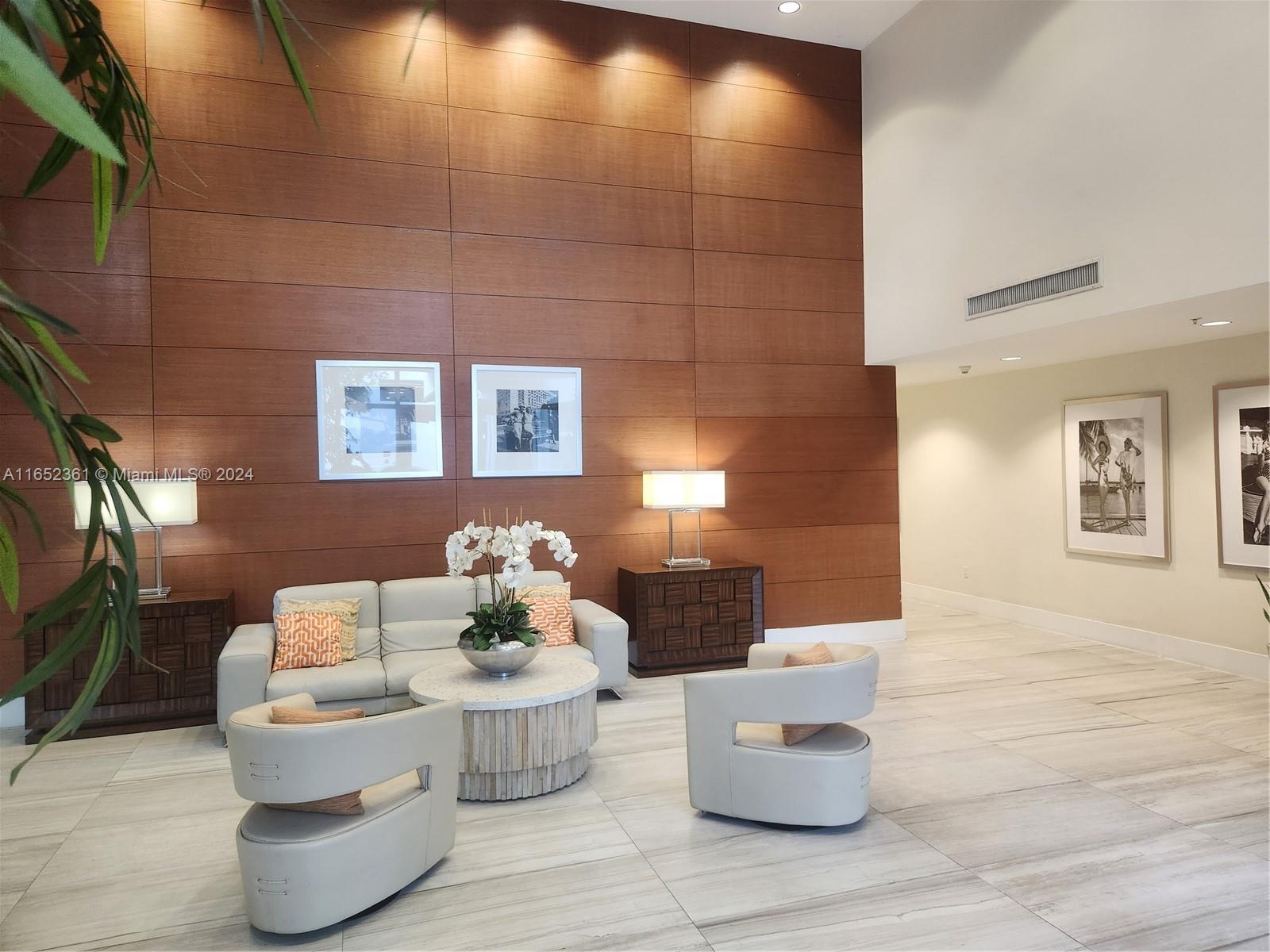 TERRAZAS RIVERPARK VILLAG - Residential