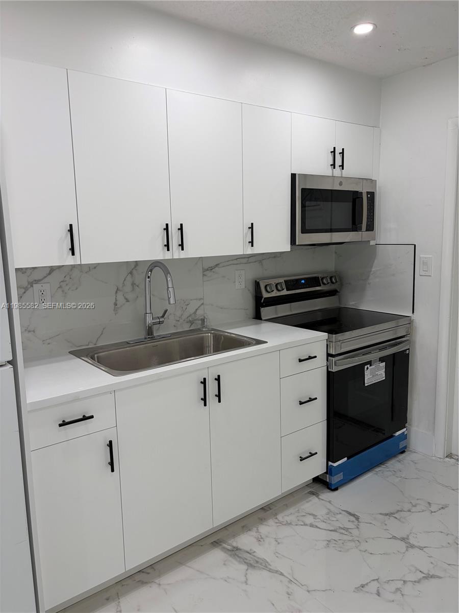 DAVIE HEIGHTS - Residential Lease