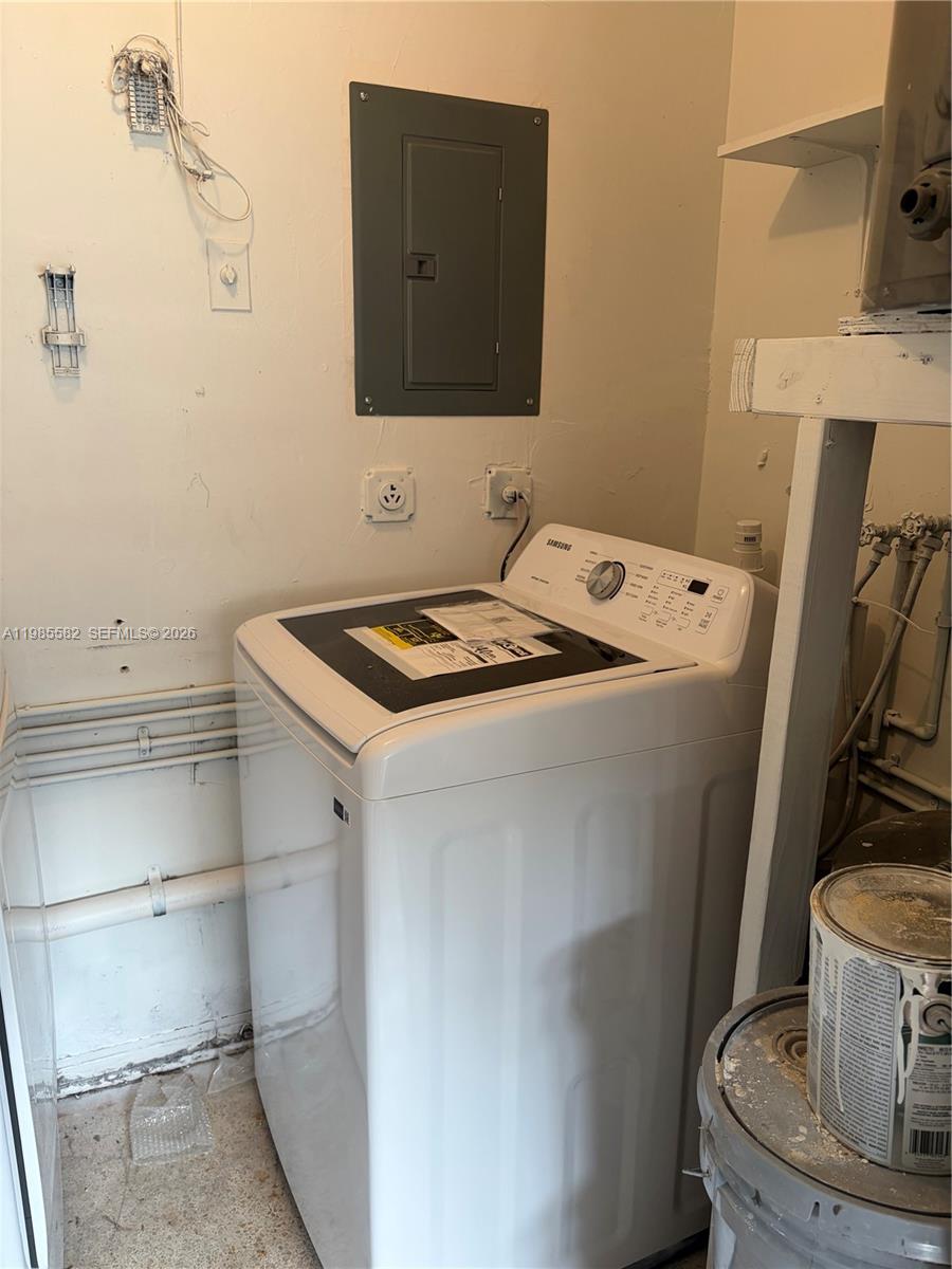 DAVIE HEIGHTS - Residential Lease