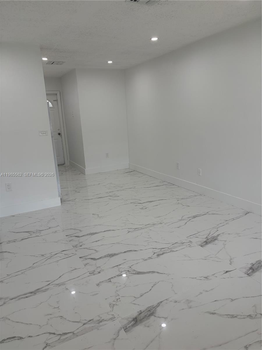 DAVIE HEIGHTS - Residential Lease