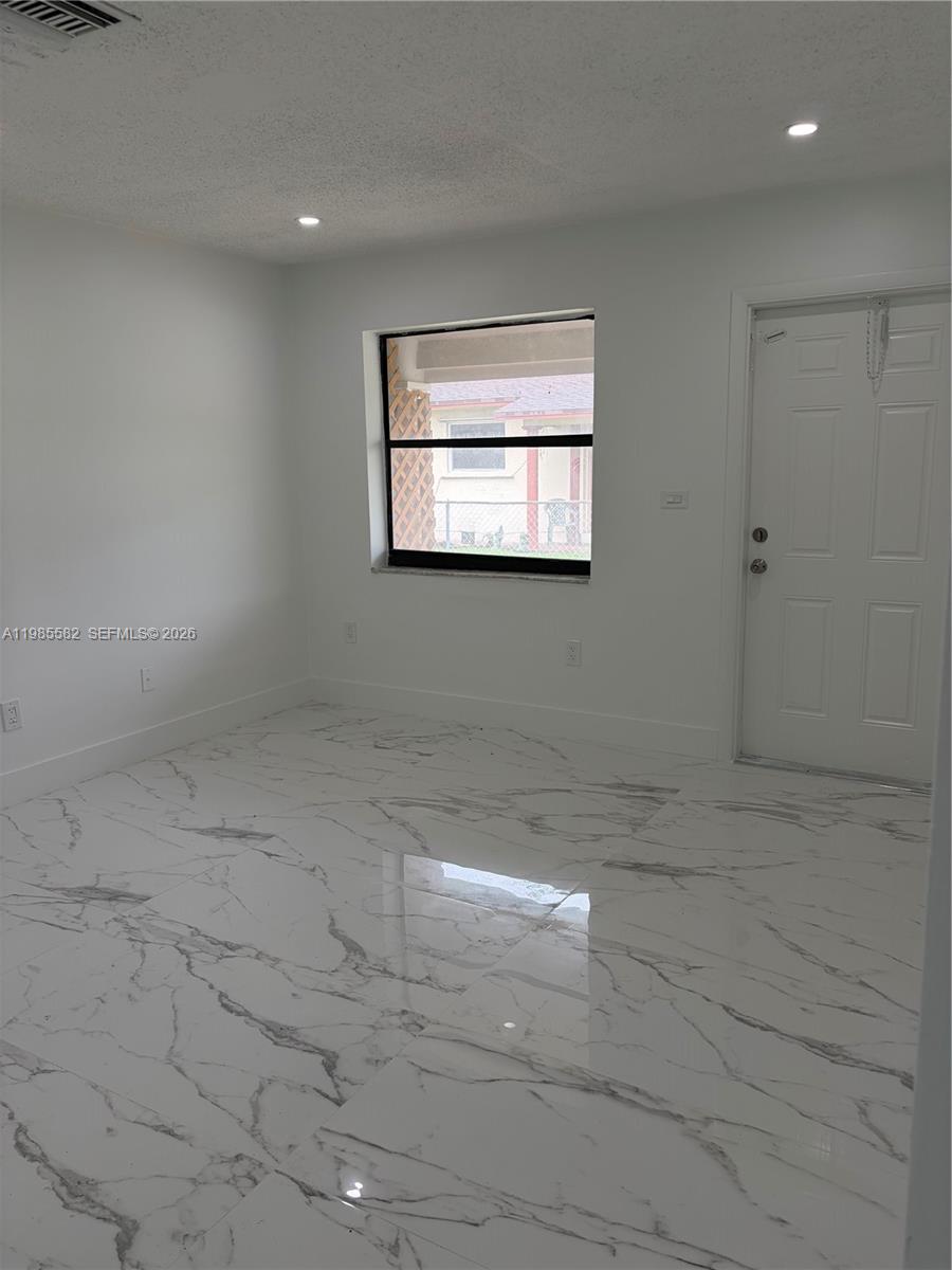 DAVIE HEIGHTS - Residential Lease