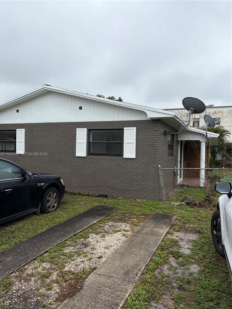 Completely remodeled duplex, located in a great safe area, surrounded by good schools, shops etc., New washer and dryer, two cars can be parked outside in front of house.