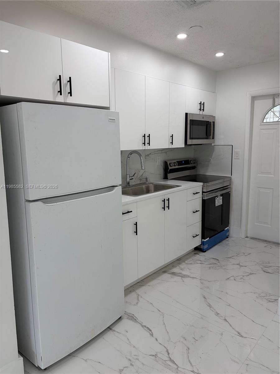 DAVIE HEIGHTS - Residential Lease