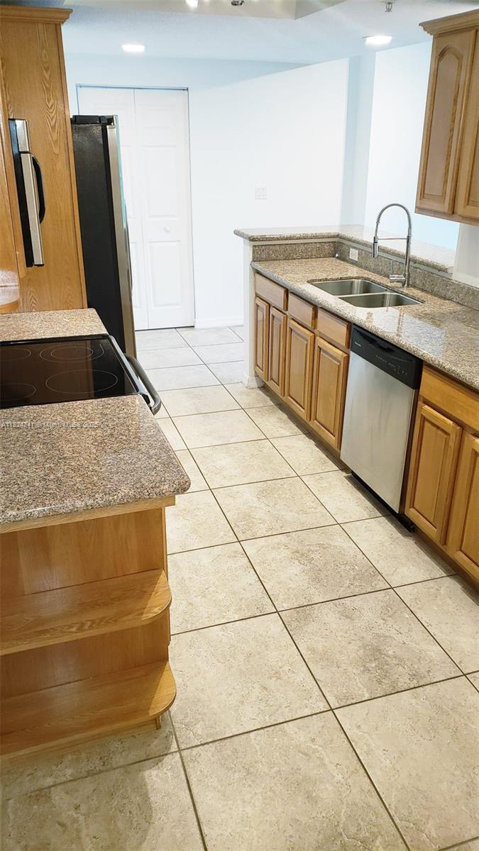3530 Sw 22nd St 506, Miami, Broward County, Florida - 2 Bedrooms  
2 Bathrooms - 