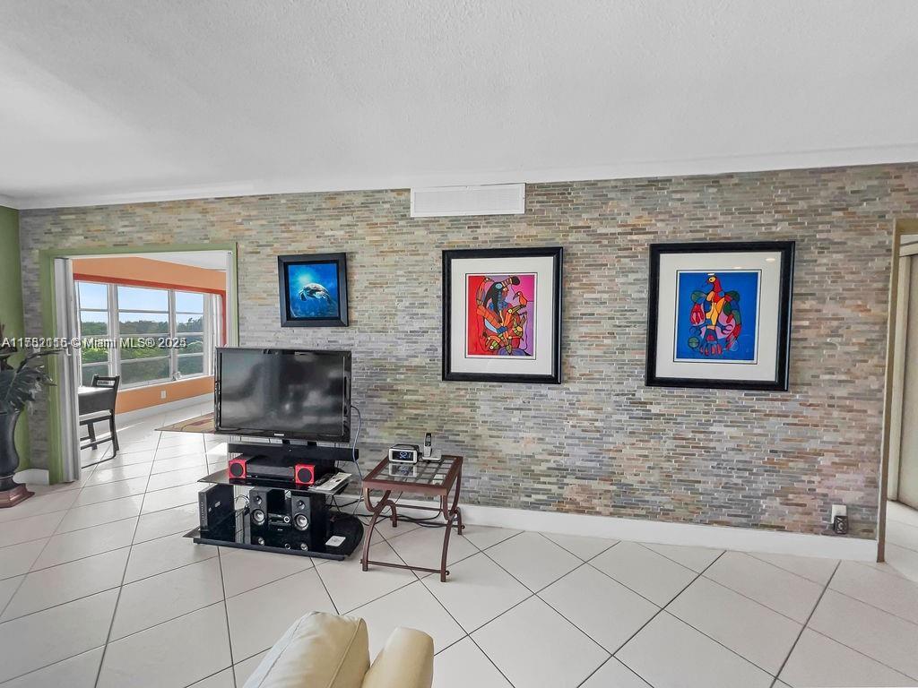 3050 N Palm Aire Dr 701