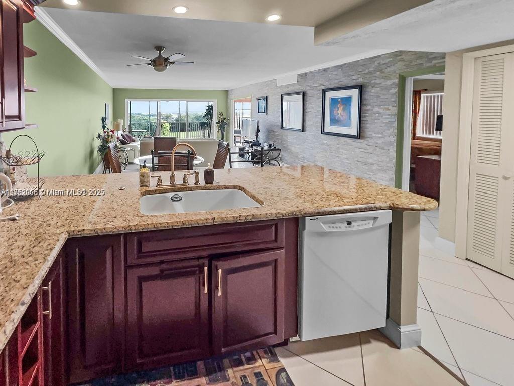 3050 N Palm Aire Dr 701, Pompano Beach, Broward County, Florida - 3 Bedrooms  
2 Bathrooms - 
