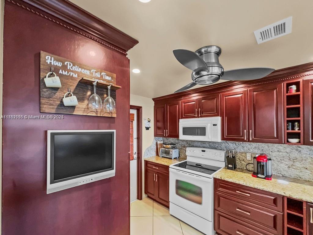 3050 N Palm Aire Dr 701