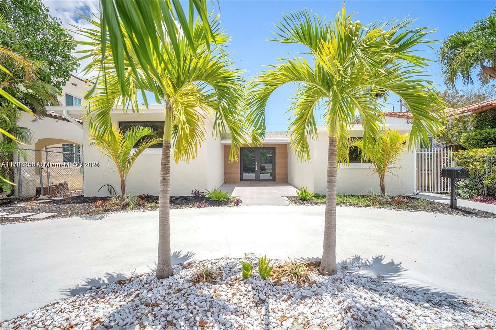 Beautiful 5/4 home in the heart of Miami completely remodeled and to be moved in, many upgrades to mention, easy to show. Buyer credit of $20,000 if pre approved by sellers preferred lender ******