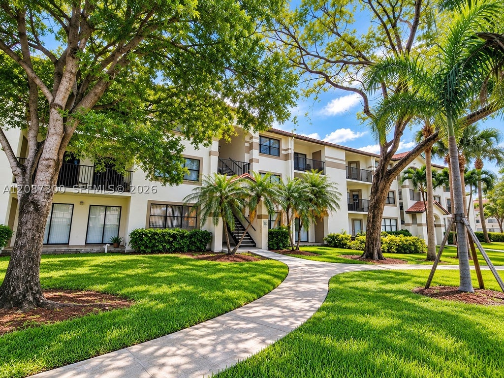 Photo of 550 S Park Rd #25-8, Hollywood, FL 33021 (MLS # A12087300)