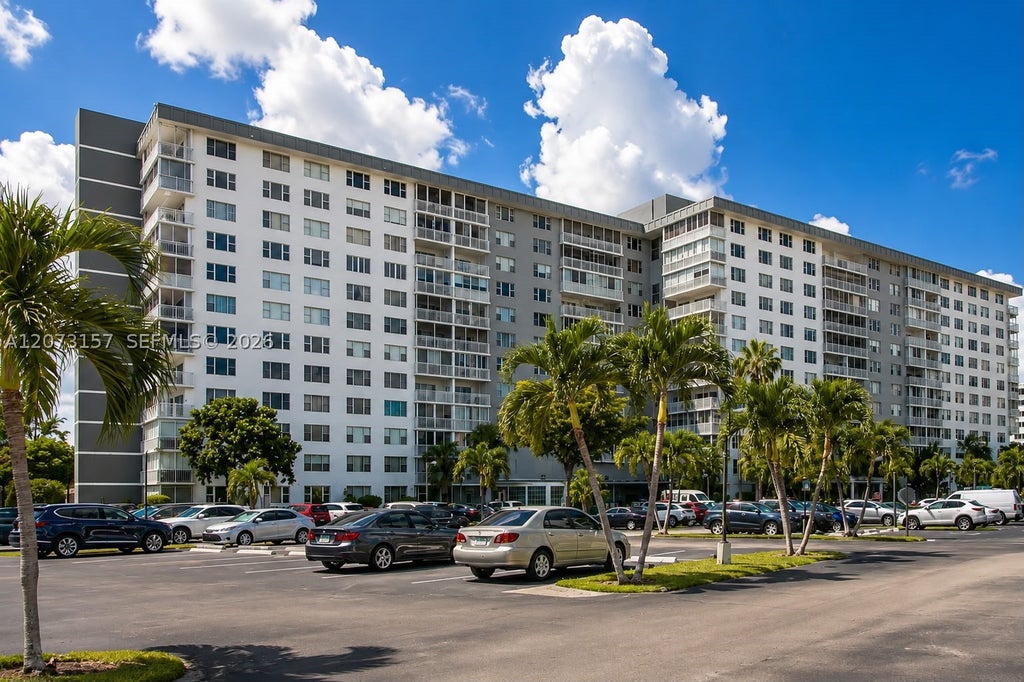 Photo of 3800 Hillcrest Dr #315, Hollywood, FL 33021 (MLS # A12073157)