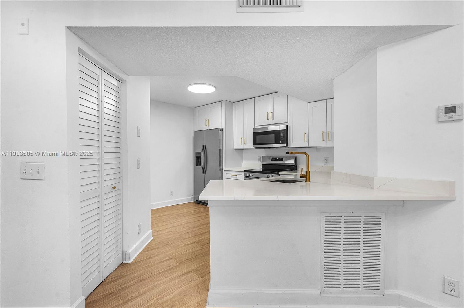 EDGEWATER CONDO - Residential Lease