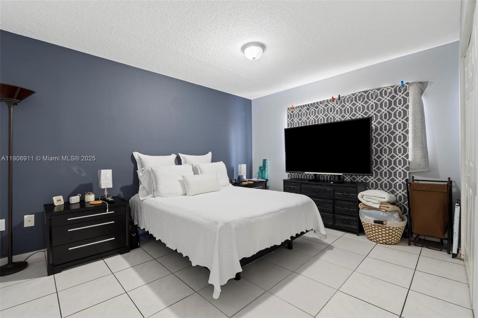 LAGO GRANDE - Residential Lease