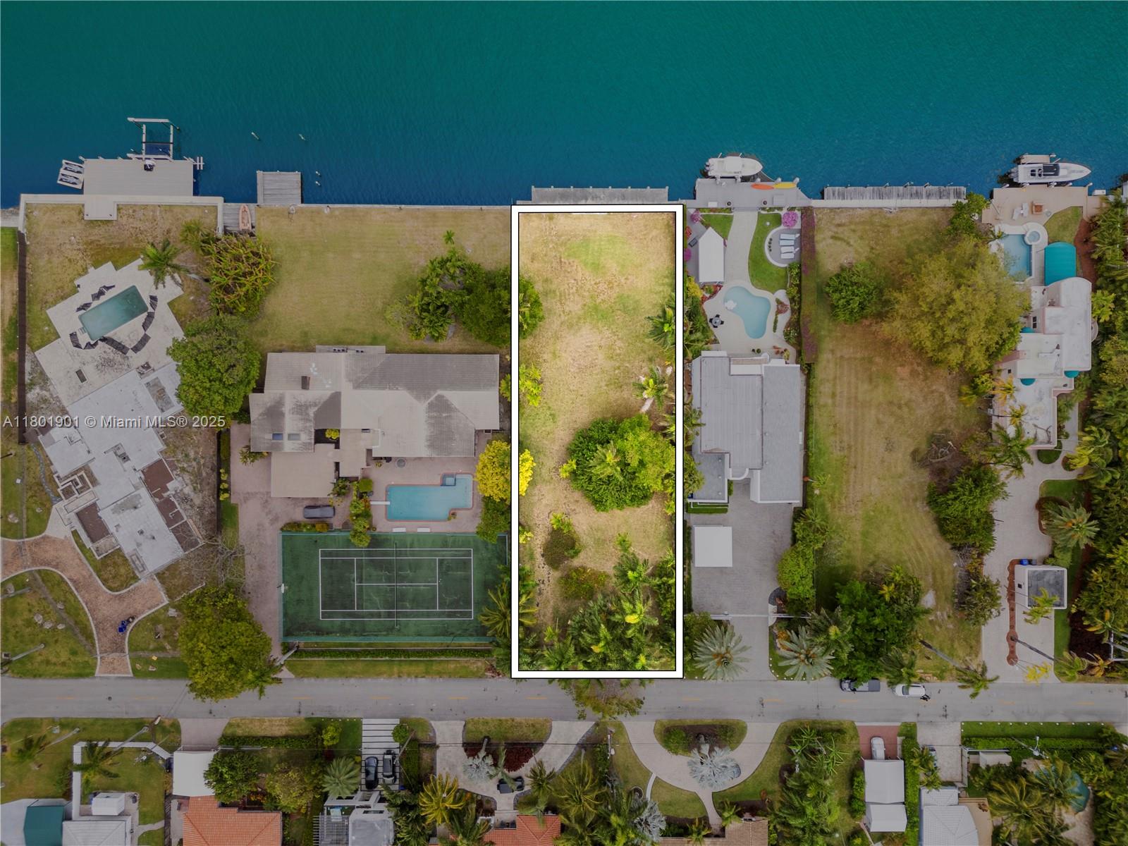 HOLLYWOOD LAKES SECTION - Land