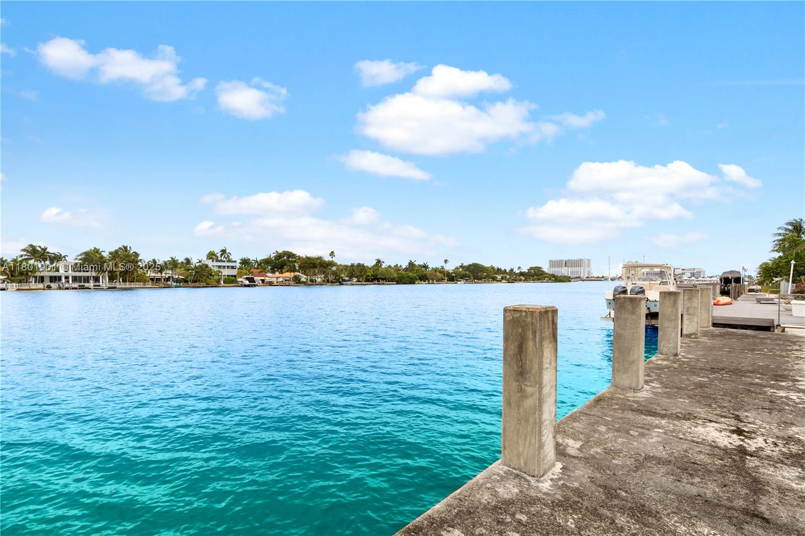 HOLLYWOOD LAKES SECTION - Land