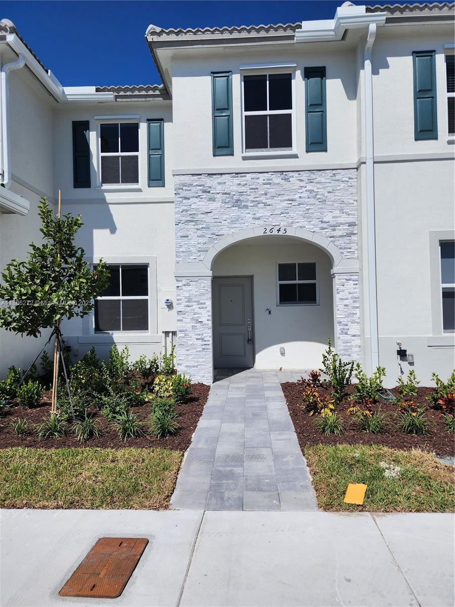 Rental Property at 2645 Se 17th St, Homestead, Miami-Dade County, Florida - Bedrooms: 3 
Bathrooms: 3  - $2,500 MO.