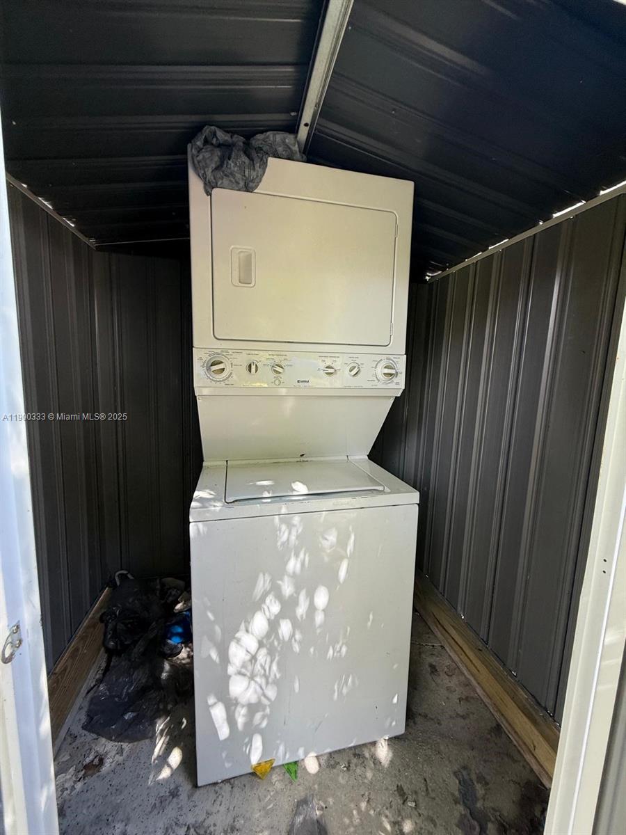 PINEWOOD PARK 2ND ADDN AM - Residential Lease